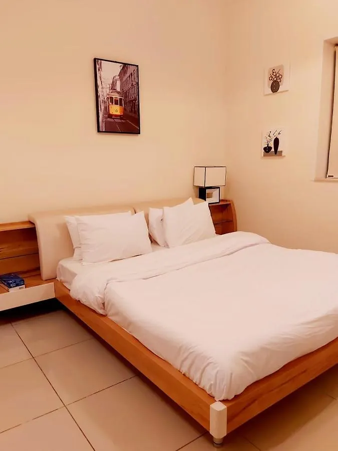 Private Rooms In 3 Bedroom Apartment Skynest Homes Marina Pinnacle Dubai Guest house