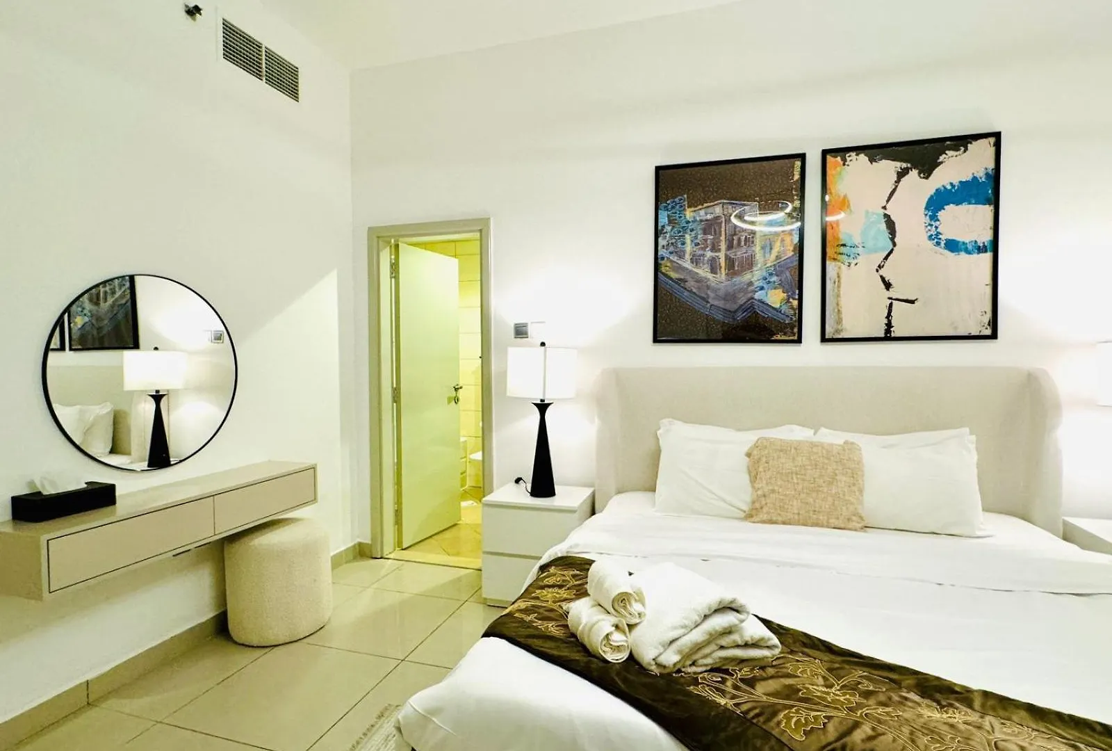 Guest house Private Rooms In 3 Bedroom Apartment Skynest Homes Marina Pinnacle Dubai United Arab Emirates