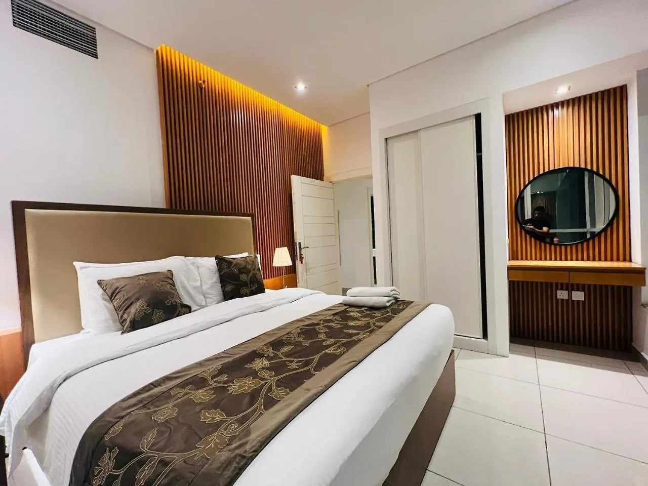 Private Rooms In 3 Bedroom Apartment Skynest Homes Marina Pinnacle Dubai