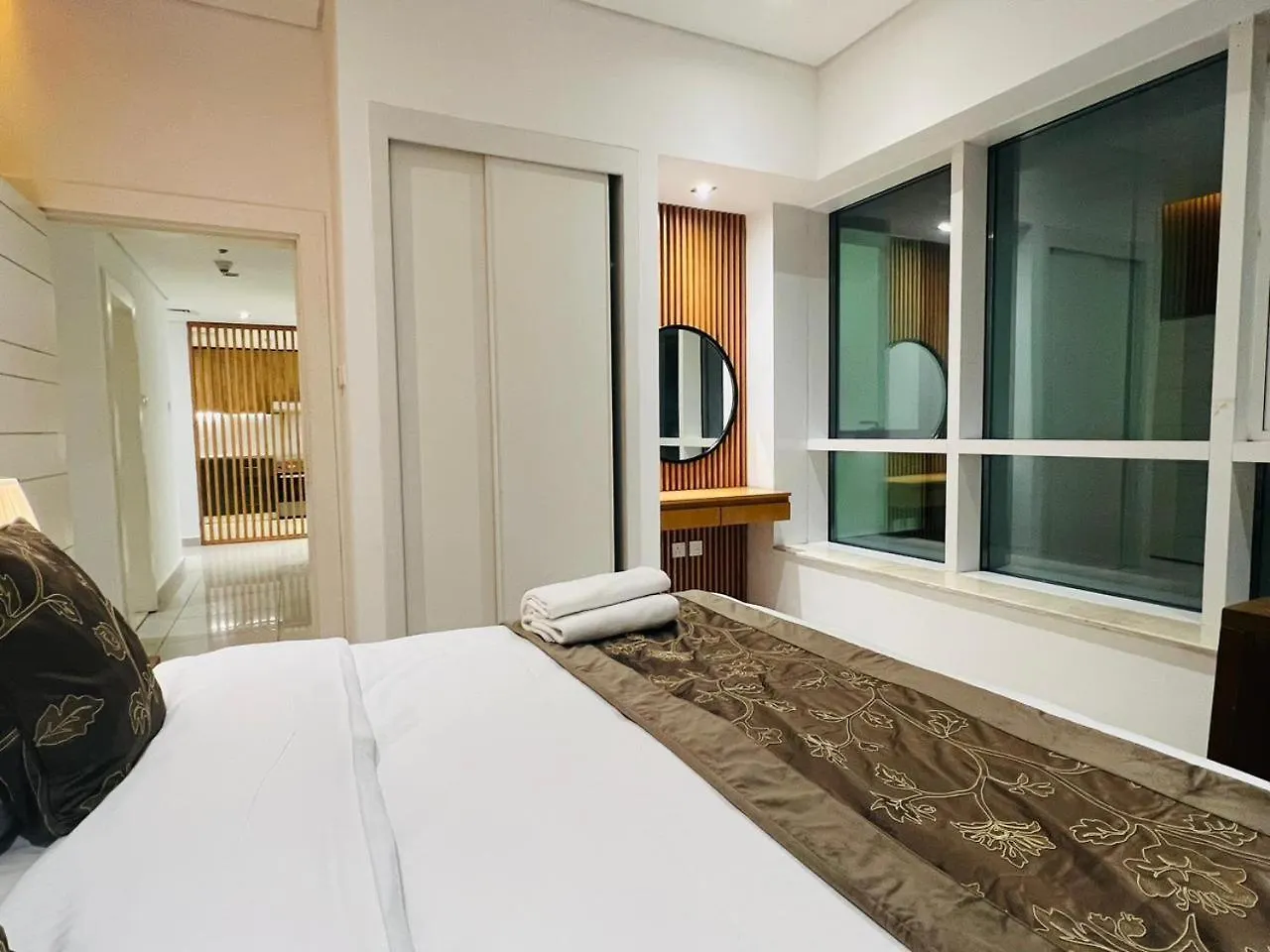 Private Rooms In 3 Bedroom Apartment Skynest Homes Marina Pinnacle Dubai