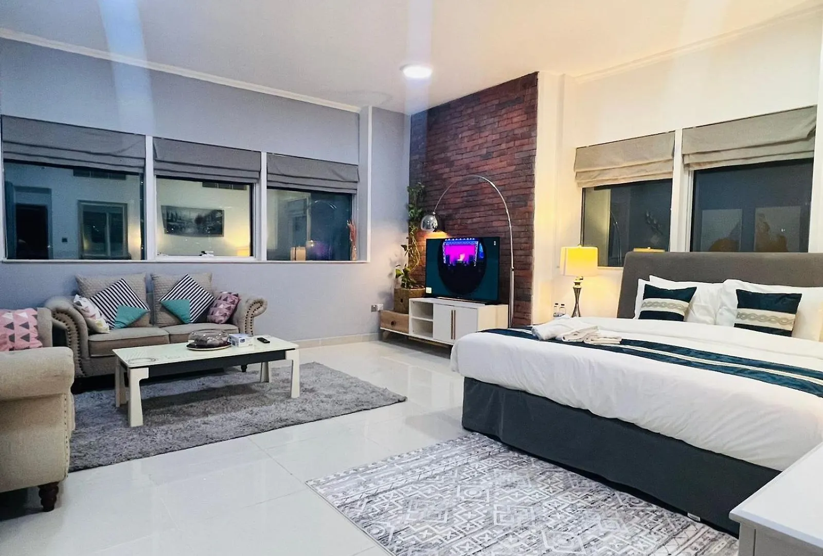 Private Rooms In 3 Bedroom Apartment Skynest Homes Marina Pinnacle Dubai